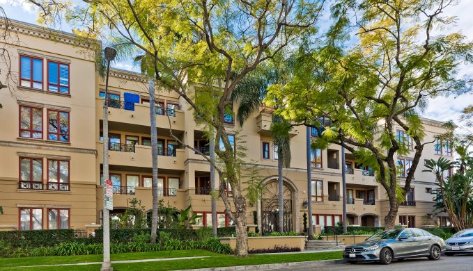 411 N Oakhurst Dr #106